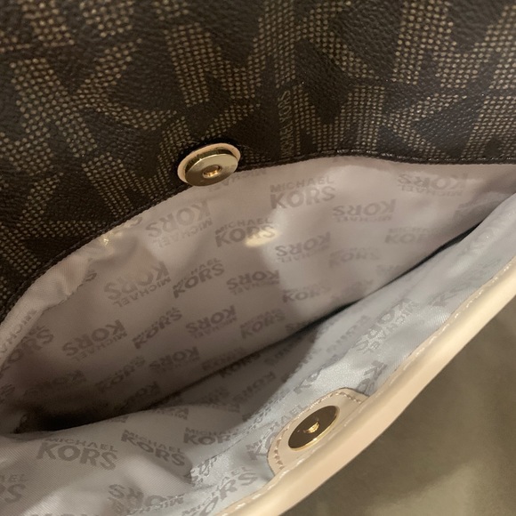 NWOT Brown Leather Michael Kors Signature Logo Crossbody Bag Messenger - Picture 4 of 10